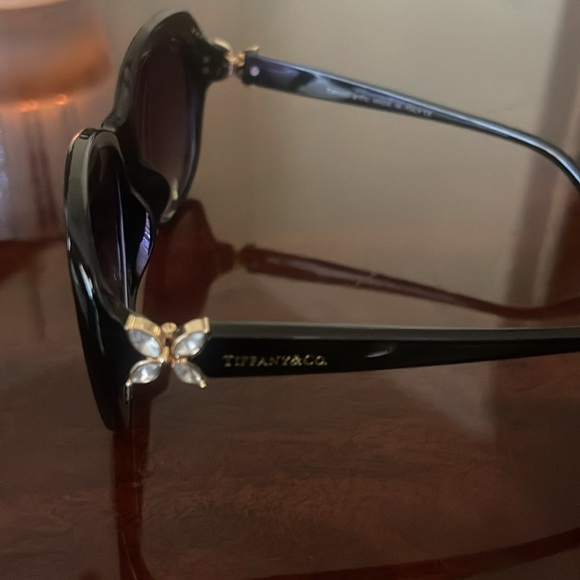 Authentic Tiffany’s Jazzy Sunglasses - Picture 3 of 4